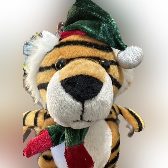 Christmas Tiger With Scarf And Christmas Hat 🌲 - Picture 2 of 3